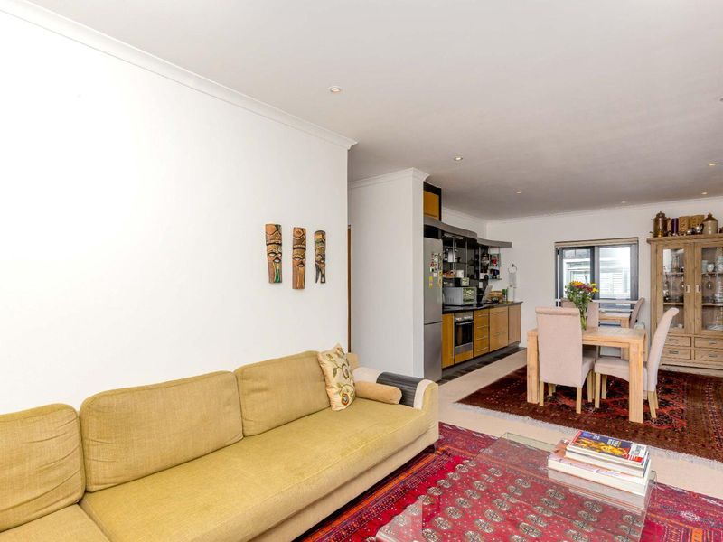 DELIGHTFUL TAMBOERSKLOOF APARTMENT WITH MOUNTAIN VIEWS AND BASEMENT PARKING - Photo 6