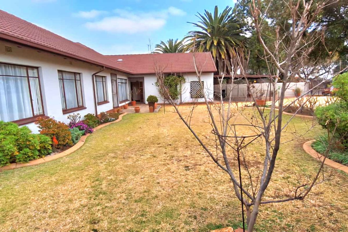 5 Bedroom Property Neat as a Pin!! - Photo 5