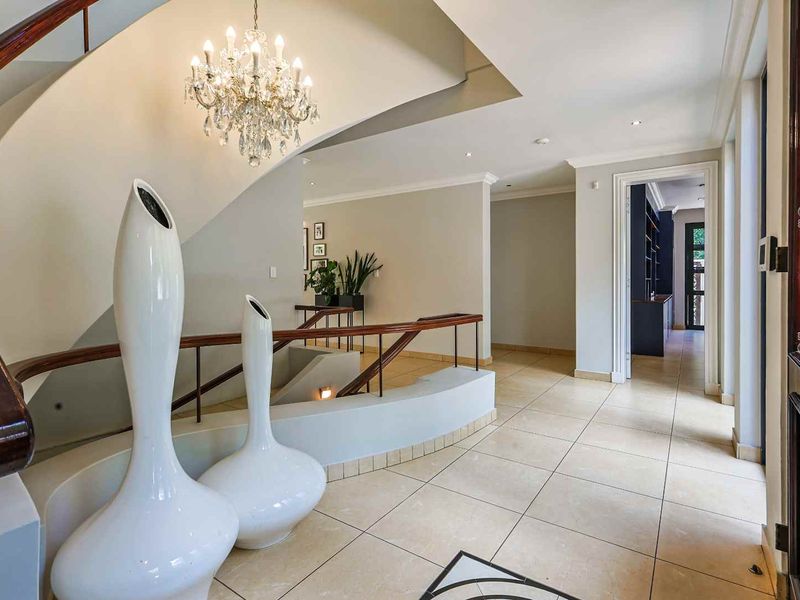 Prestigious Waterkloof Luxury Residence - Photo 8