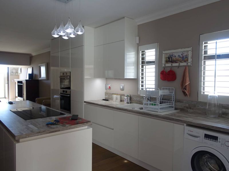 PRIME LOCATION! Seafront Ground floor apartments with view over the jetty - Photo 2