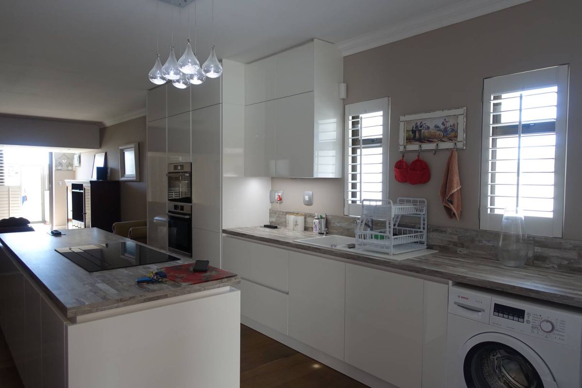 PRIME LOCATION! Seafront Ground floor apartments with view over the jetty - Photo 2