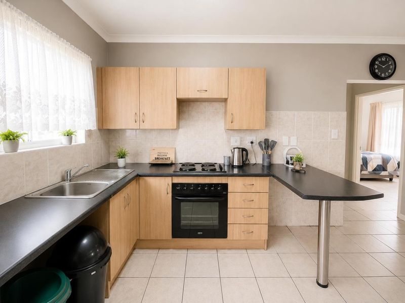 Beautiful First-Floor Apartment in Secure Estate! - Photo 4