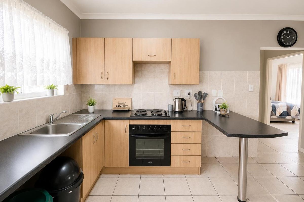 Beautiful First-Floor Apartment in Secure Estate! - Photo 4