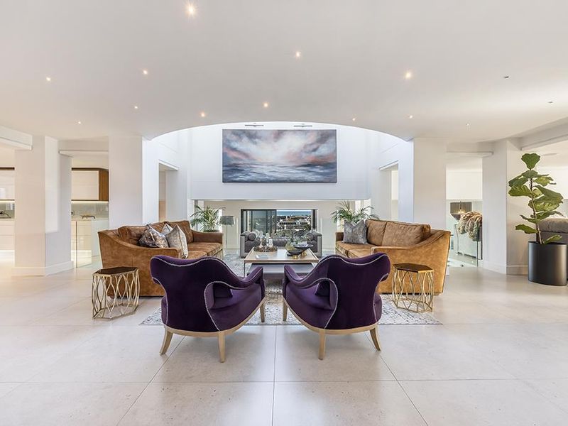Luxurious Coastal Masterpiece with Panoramic Sea Views - Photo 7