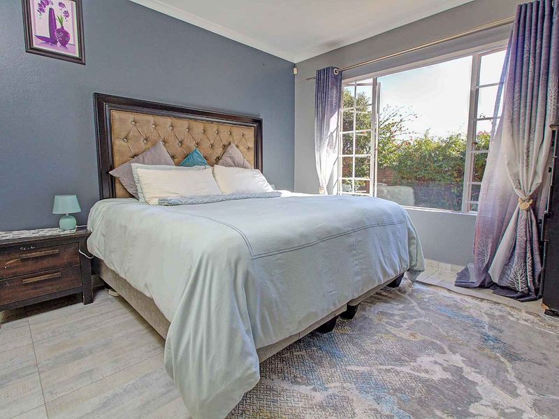 Solar-Powered Savings in Modern Oasis! - Photo 10