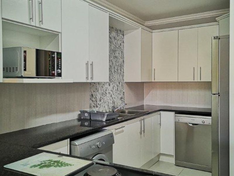 Versatile Opportunity: 6 Bedroom Holiday Home | Permanent Residence | Investment | Dual Living - Photo 3