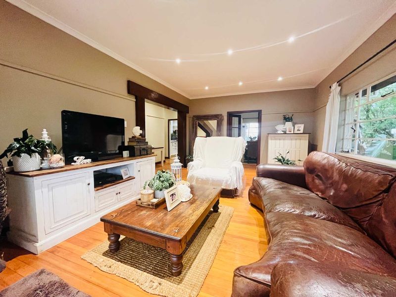 Hendra - Spacious 3-Bedroom Home with Pool, Garden & Home Office - Photo 10