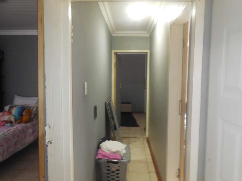 Newly Renovated Three Bedroom Home with Modern Open Plan Living - Photo 9