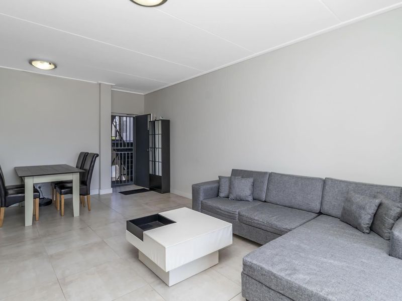 Unfurnished lock up and go - Photo 2