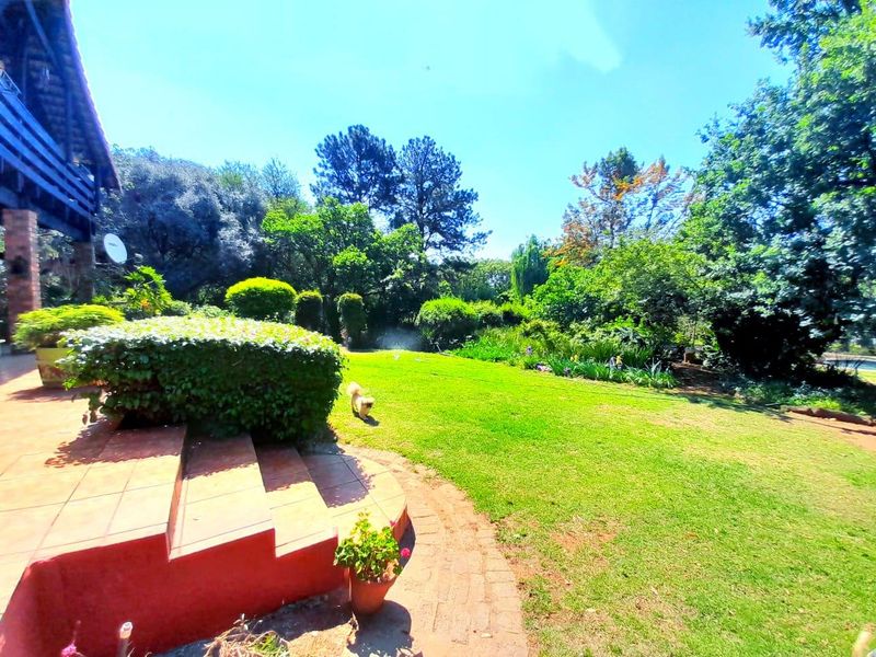 "A phenomenal residence is characterised by a generously sized land." - Photo 5