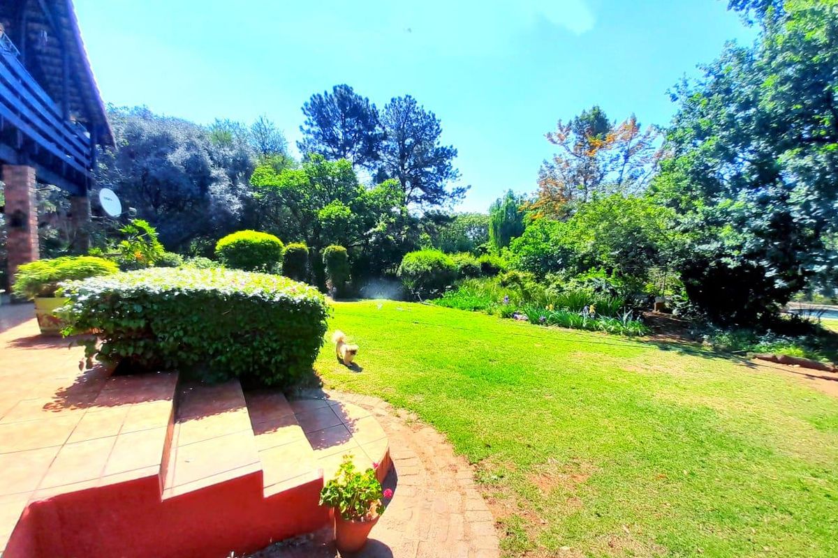 "A phenomenal residence is characterised by a generously sized land." - Photo 5