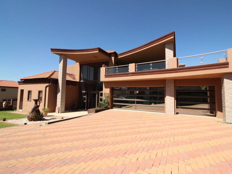 Luxury Fairway Living with Exceptional Views - Photo 2