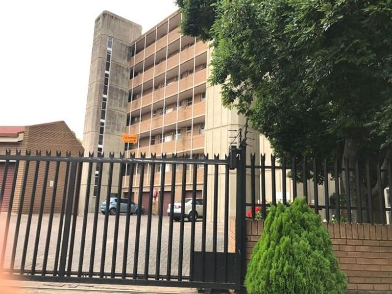 1,5 BEDROOM FLAT FOR SALE IN CONSTANTIA PARK, Pretoria East - Photo 5