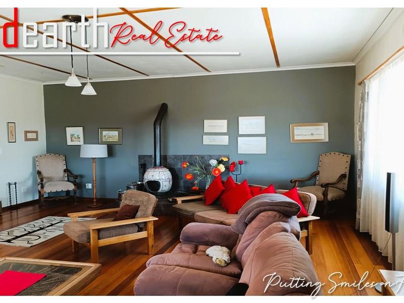 “Versatile Style With Vintage Appeal” - Photo 10