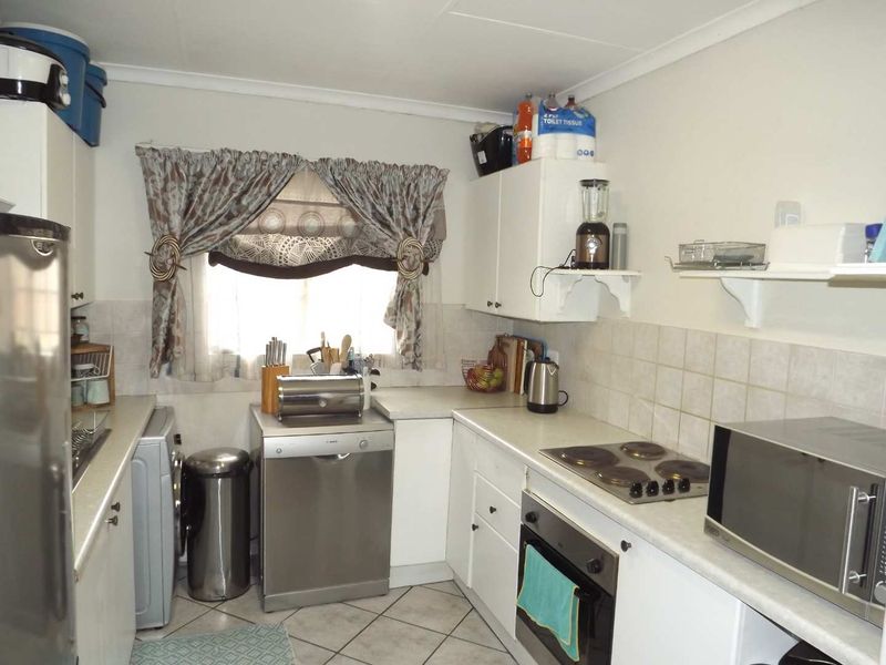 Perfect Family Living: Spacious 3-Bed Townhouse Awaits - Photo 6