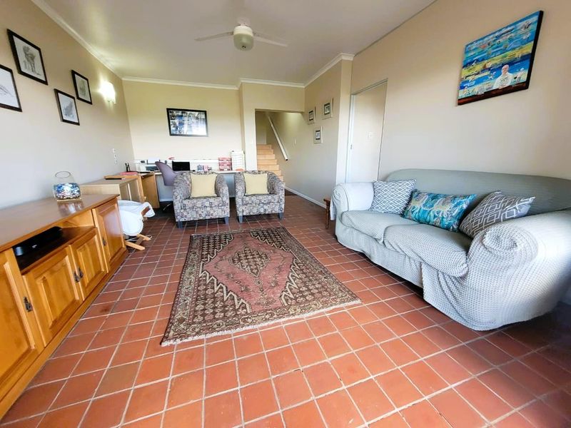 **Fabulous and Spacious Townhouse with Stunning City and Sea Views** - Photo 10