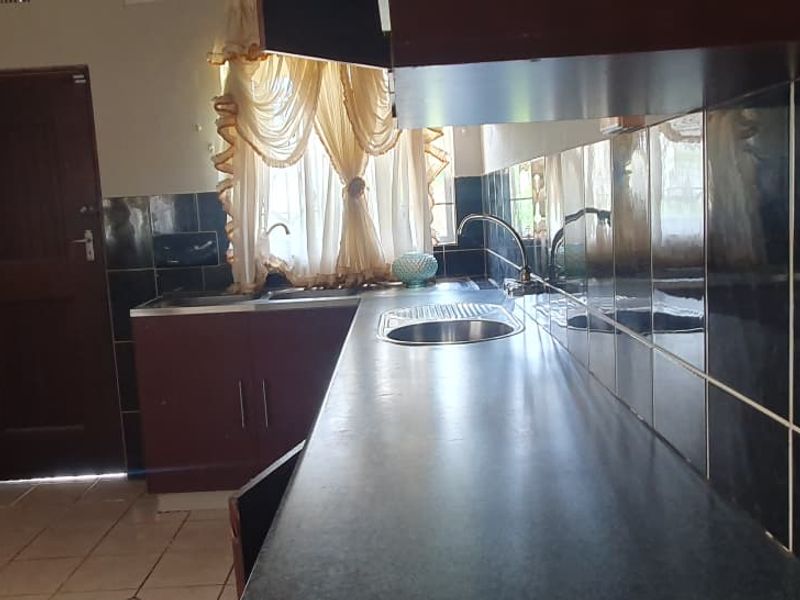 3 bed house in Nyala Park - Photo 2