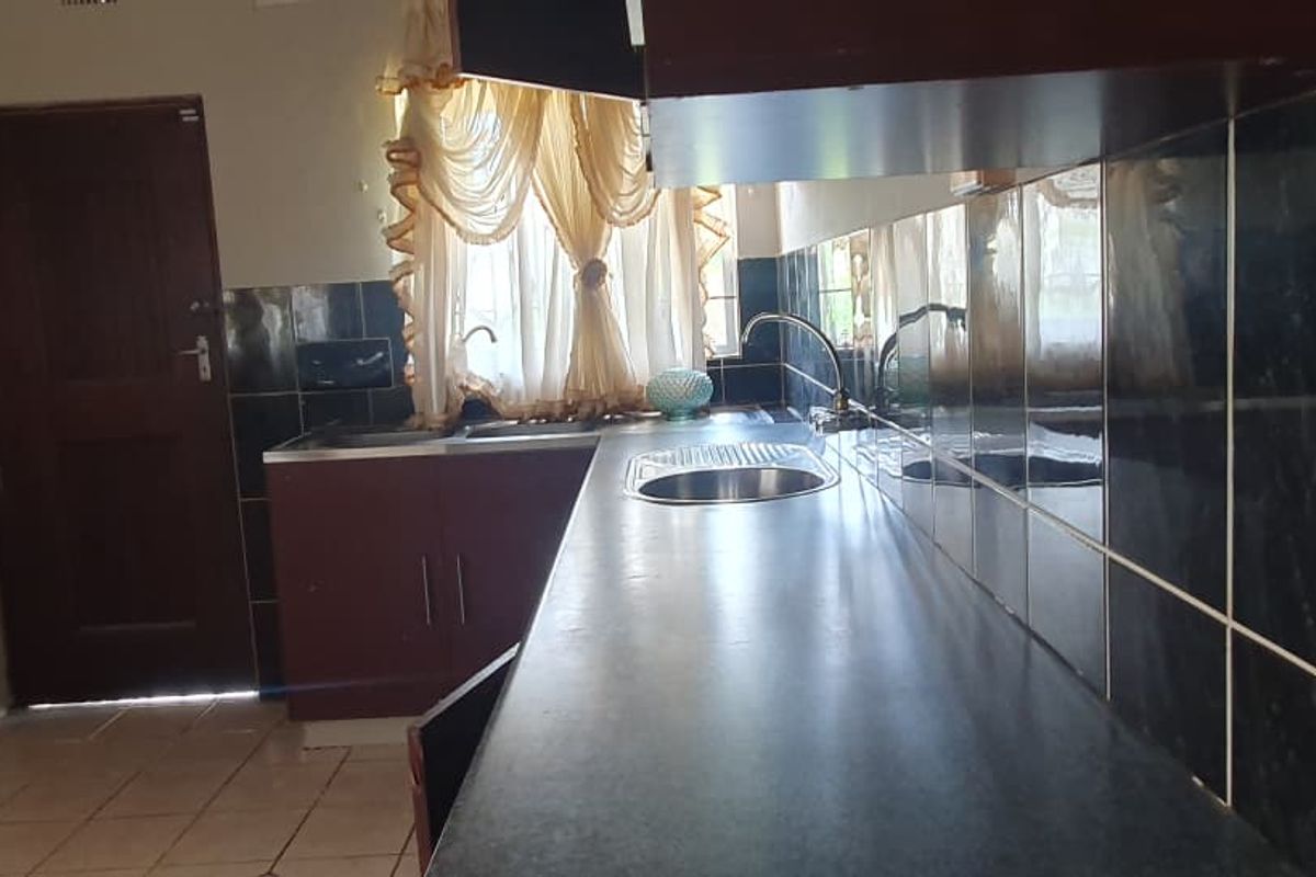 3 bed house in Nyala Park - Photo 2