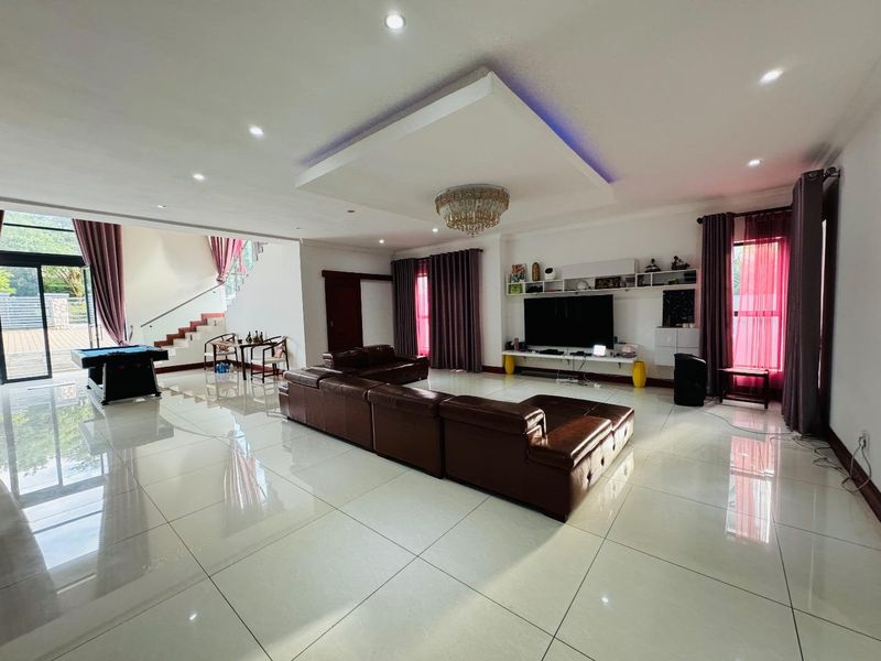 Five Bedroom Home For Sale In Waterfall Country Estate - Photo 4