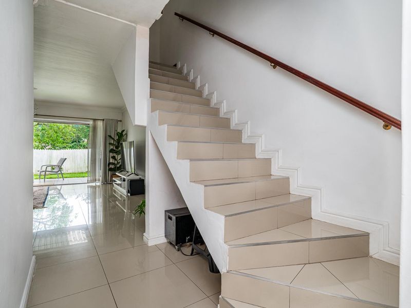 Beautiful 2-Bedroom Apartment With Garden Patio in Prime Hillcrest Location - Photo 8