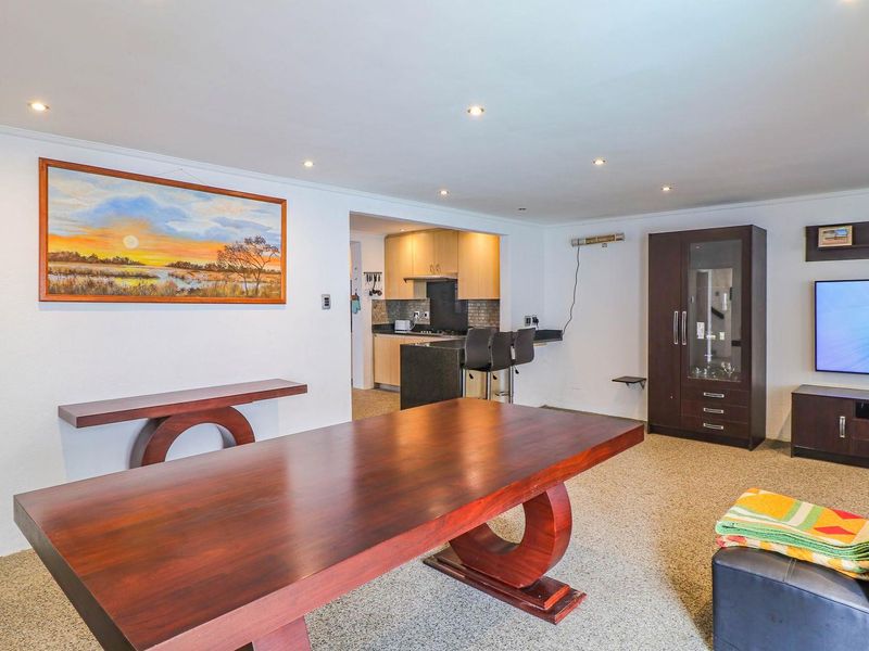 3 Bedroom Townhouse in the Heart of Bryanston - Photo 6