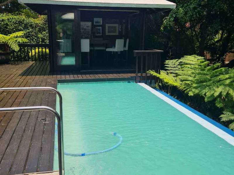 Spacious Family Home with Pool & Garden Oasis in quiet St Lucia 🏡🌳 - Photo 4