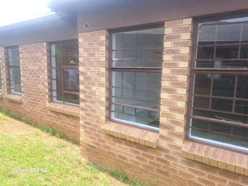 Three bedrooms at Thatchil Security Estate - Photo 2