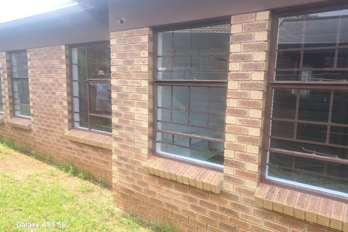 Three bedrooms at Thatchil Security Estate - Photo 2