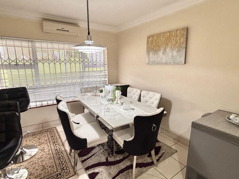 Modern Family Home with Separate 4-Bedroom Flatlet and Poolside Living - Photo 7