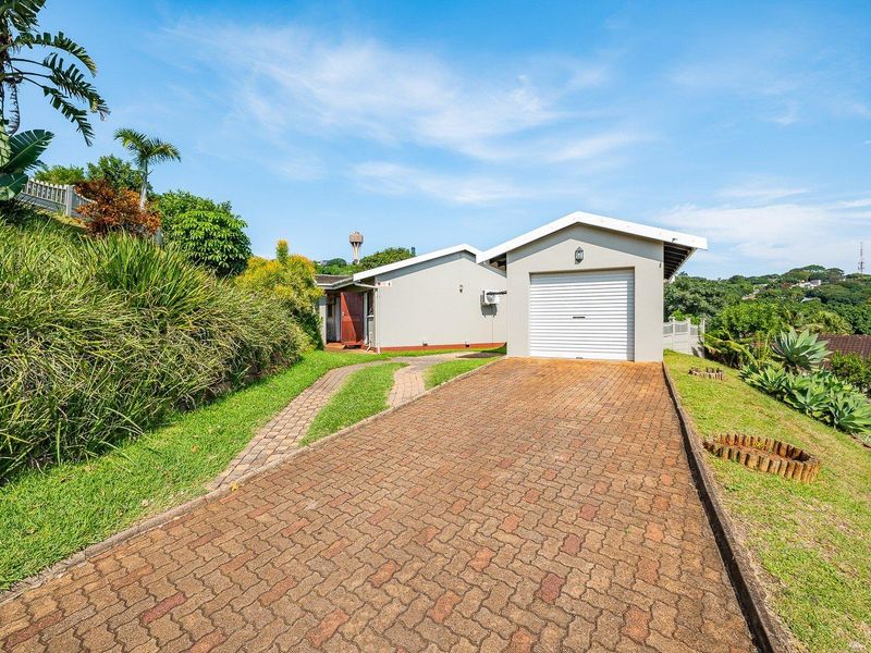 Freestanding Stepless Simplex with Private Garden and Exceptional Parking - Photo 5