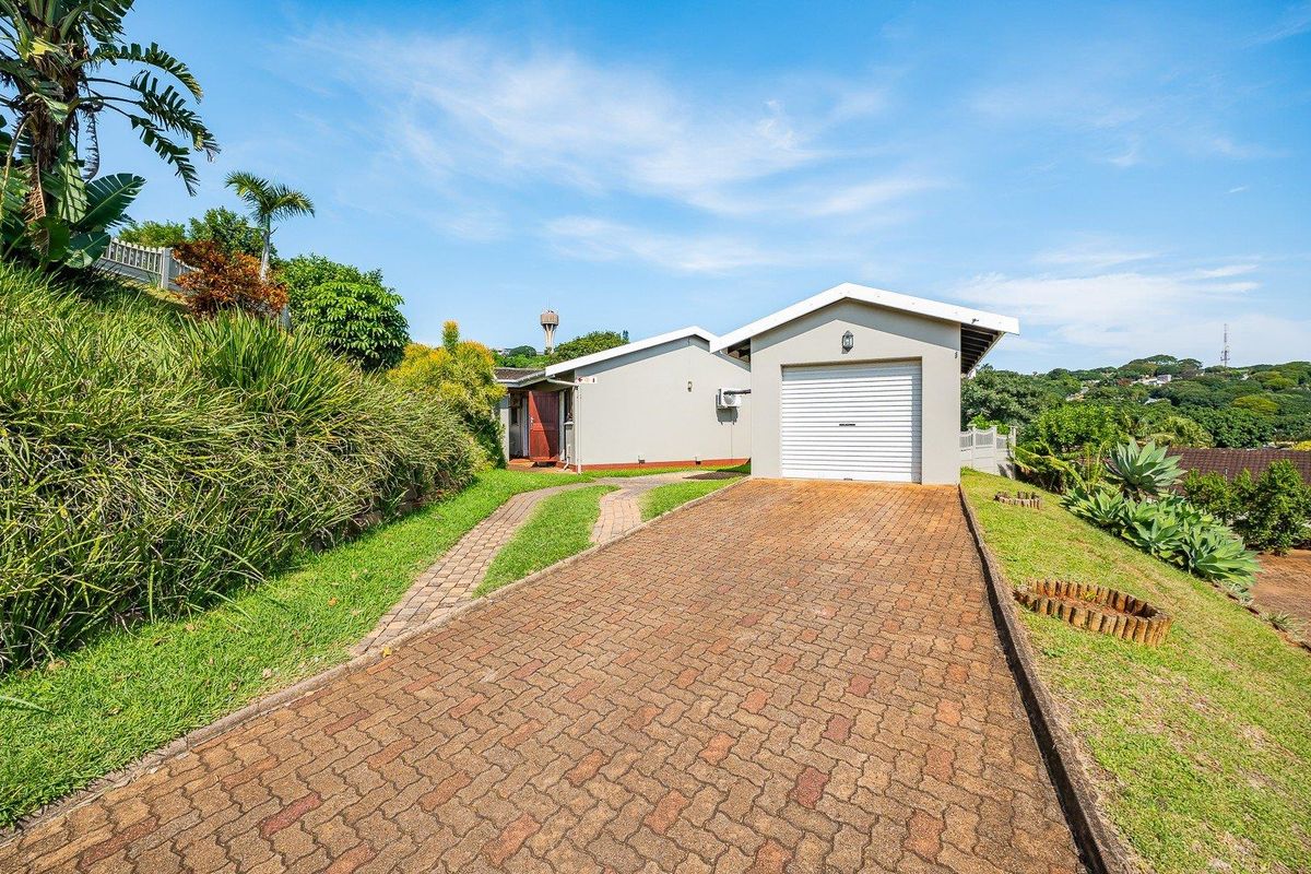 Freestanding Stepless Simplex with Private Garden and Exceptional Parking - Photo 5