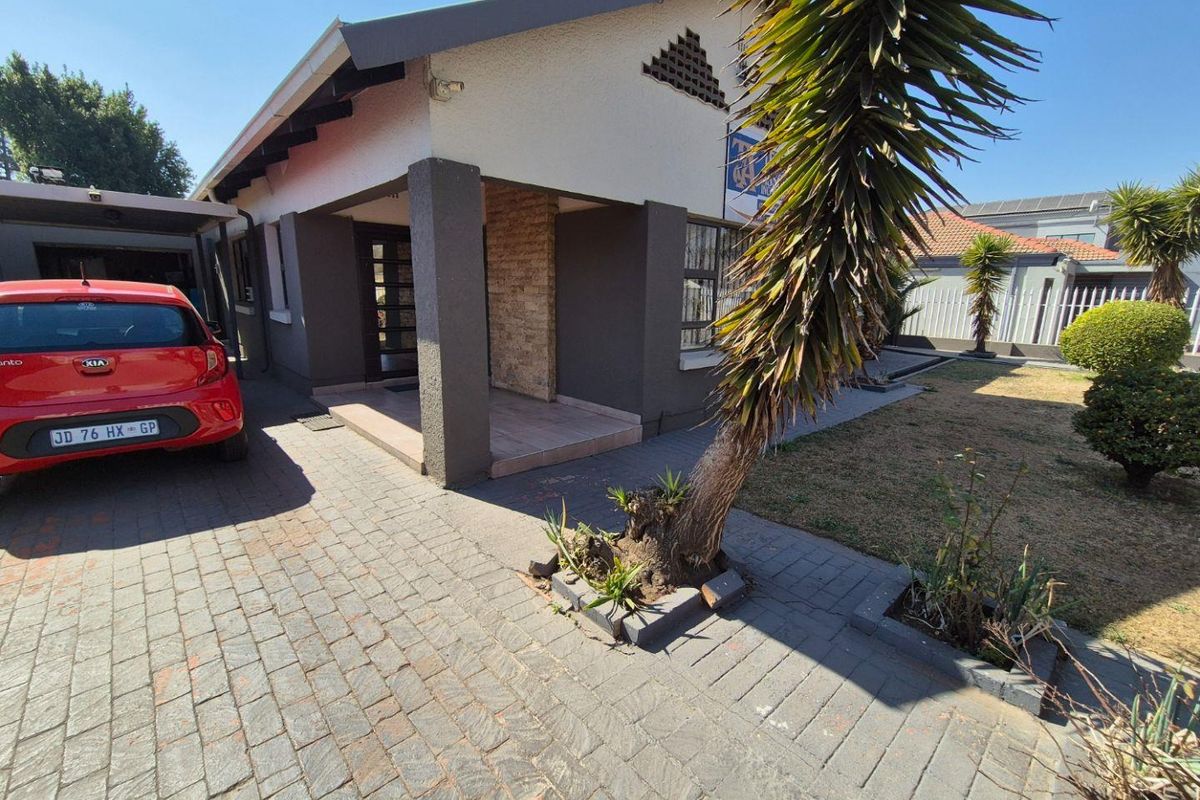 Business 3 zoning - Photo 2