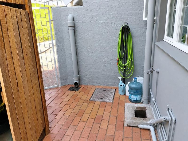 3 bedroom duplex, with small garden - Photo 8