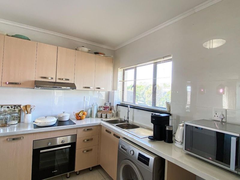 2 Bed 2 Bath Executive Apartment - Photo 3