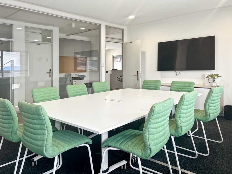 Private office space for 5 persons in Regus Secure Office Park - Photo 5