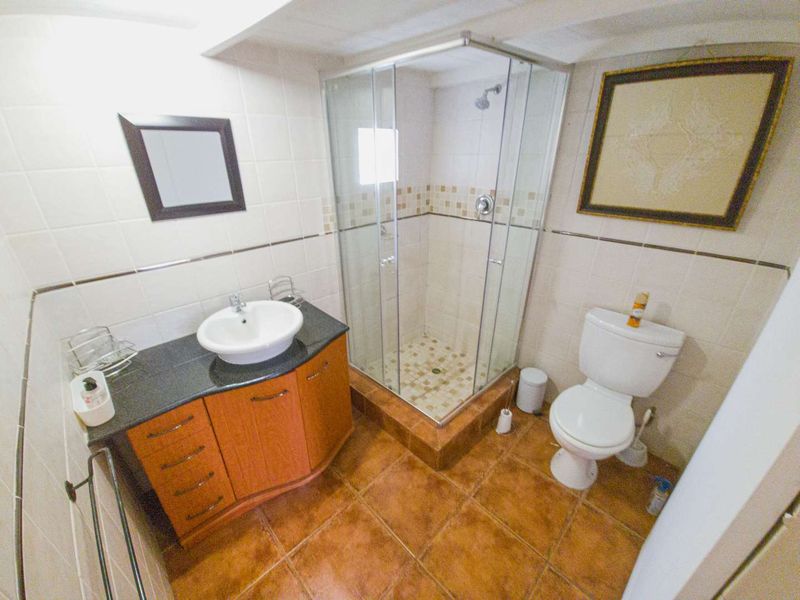 1 Bedroom Flat Available in Waterkloof - Photo 5