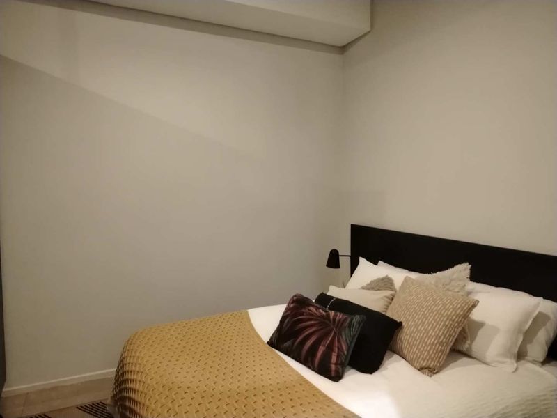 Stylish 1-Bedroom Apartment in the Prestigious Black Brick Building, Sandton - Photo 6