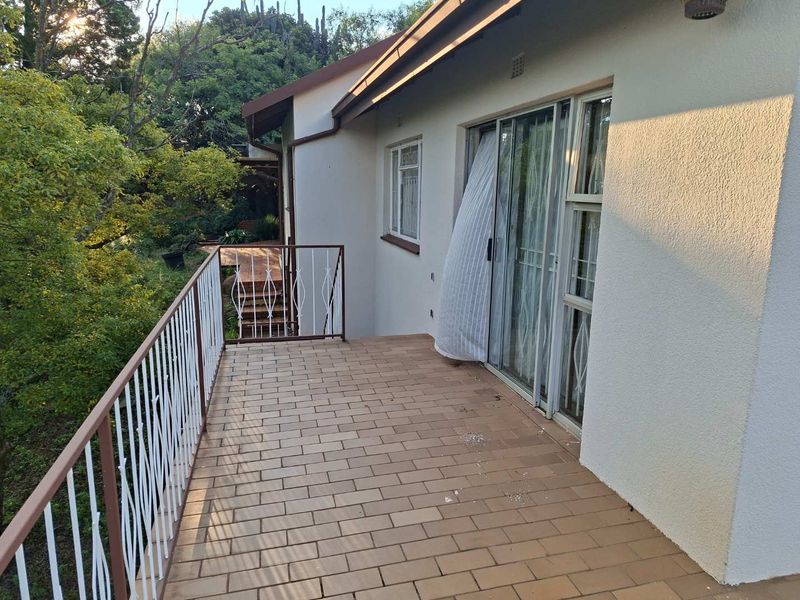 Solid Home in Mulbarton. Bargain at R1,695M - Photo 2