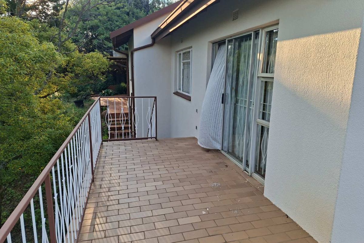 Solid Home in Mulbarton. Bargain at R1,695M - Photo 2