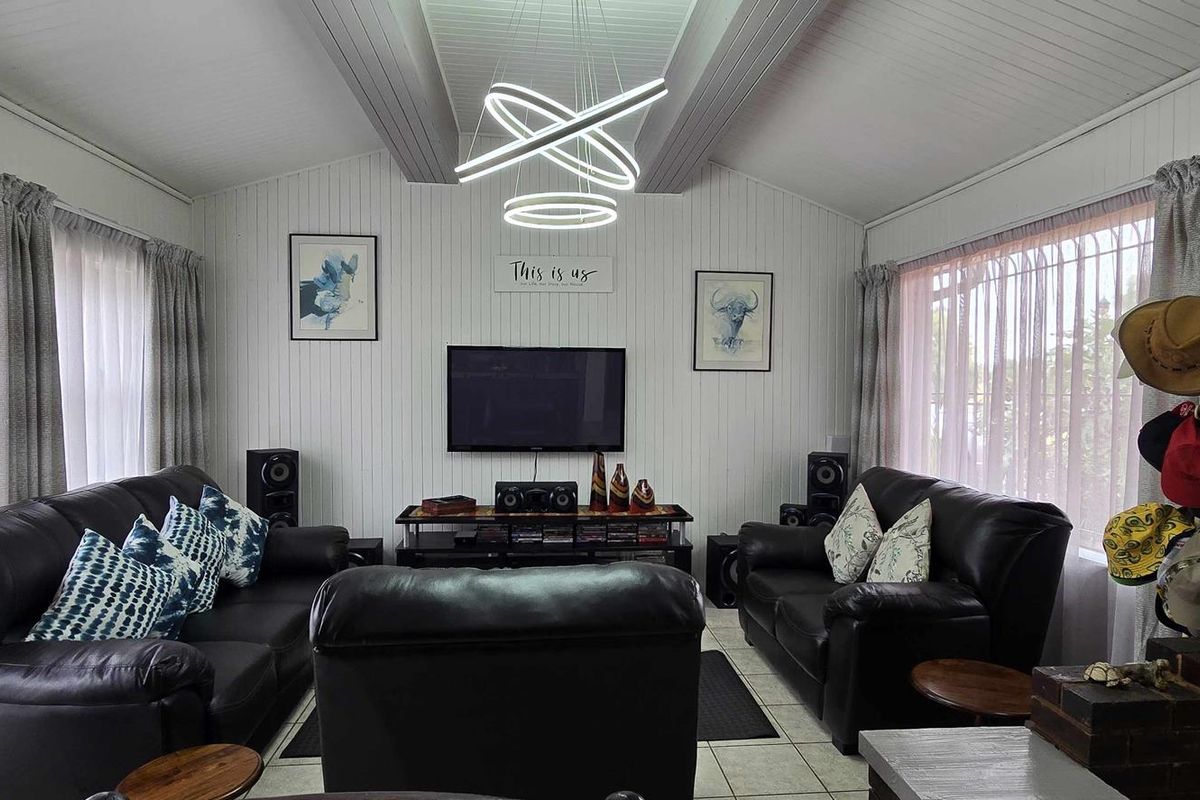 6 Bedroom House with large flatlet for Sale in Verwoerdpark - Photo 4