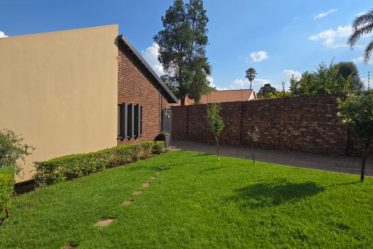 A lifestyle home designed around comfort, entertaining and income potential - Photo 3