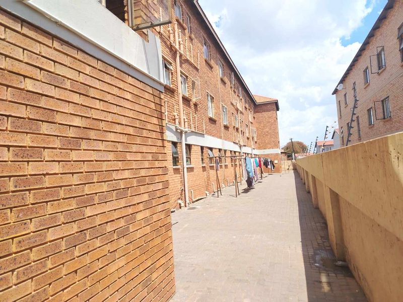 A BLOCK OF FLATS FOR SALE - Photo 5