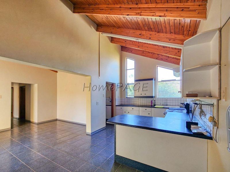 Ext 6, Henties Bay:  Older 3 Bedr home with flat AND LOADS OF POTENTIAL - Photo 9