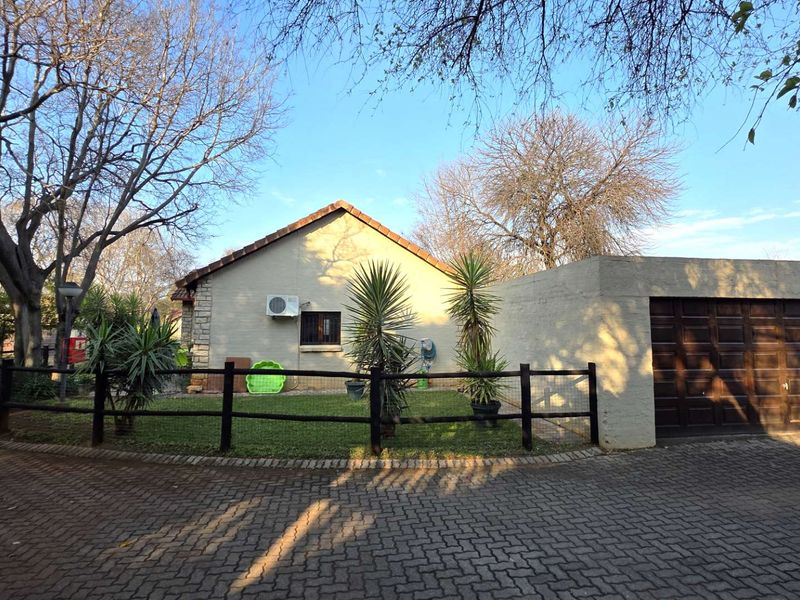 2  Bedroom Townhouse in The Coves Estate - Photo 2