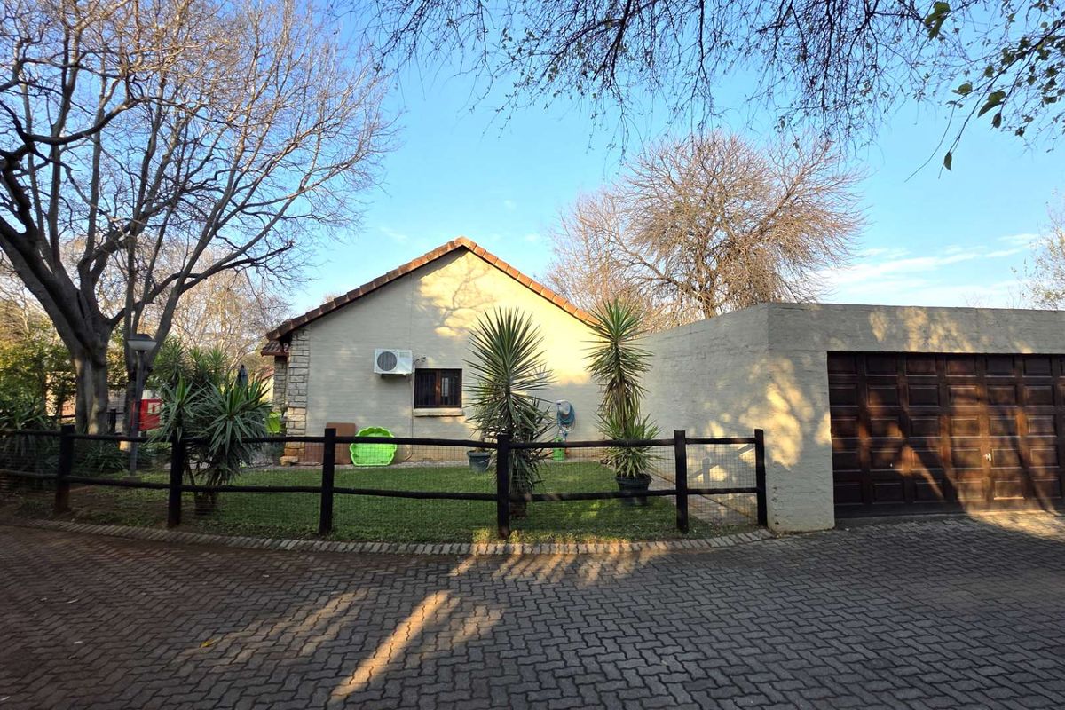 2  Bedroom Townhouse in The Coves Estate - Photo 2