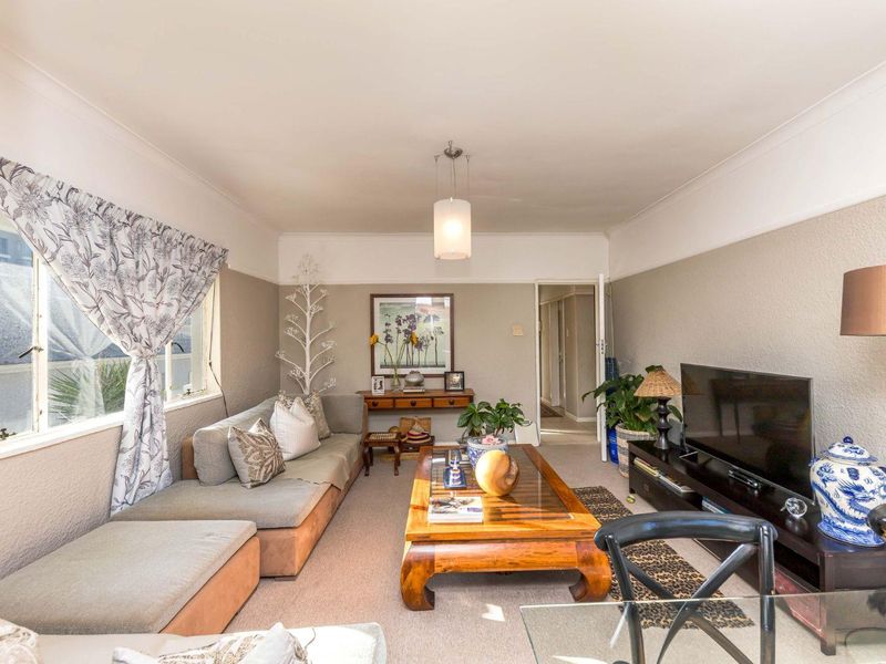 Spacious two bedroom home with leafy outlook in excellent location - Photo 3