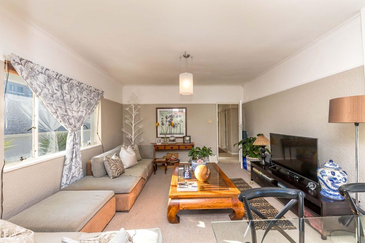 Spacious two bedroom home with leafy outlook in excellent location - Photo 3