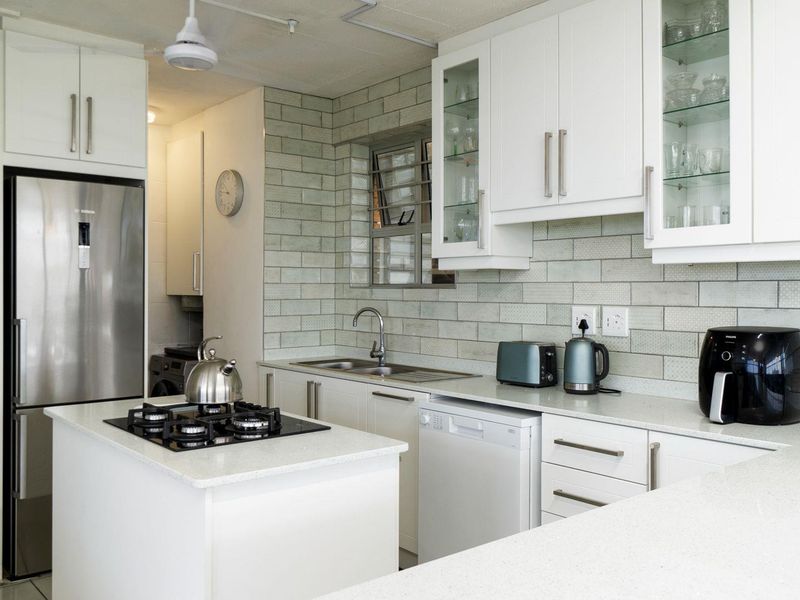 Fully furnished on the beach - Photo 8