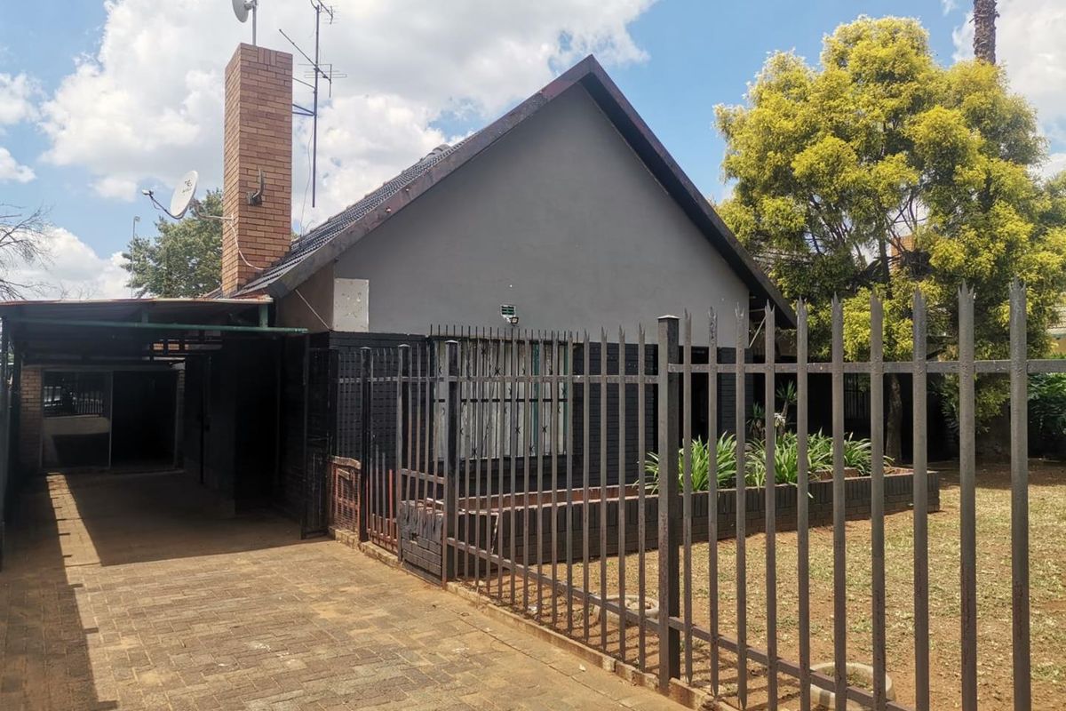 3 Bedroom House For Sale in Vanderbijlpark CE 1 - Photo 2