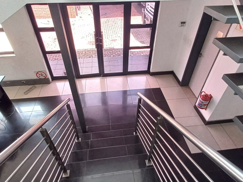 872m2 Jet Park Warehouse - Photo 5